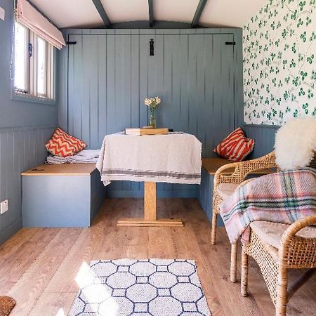 Old King William Shepherd Huts And Private Hot Tubs In North Norfolk Hunworth Экстерьер фото
