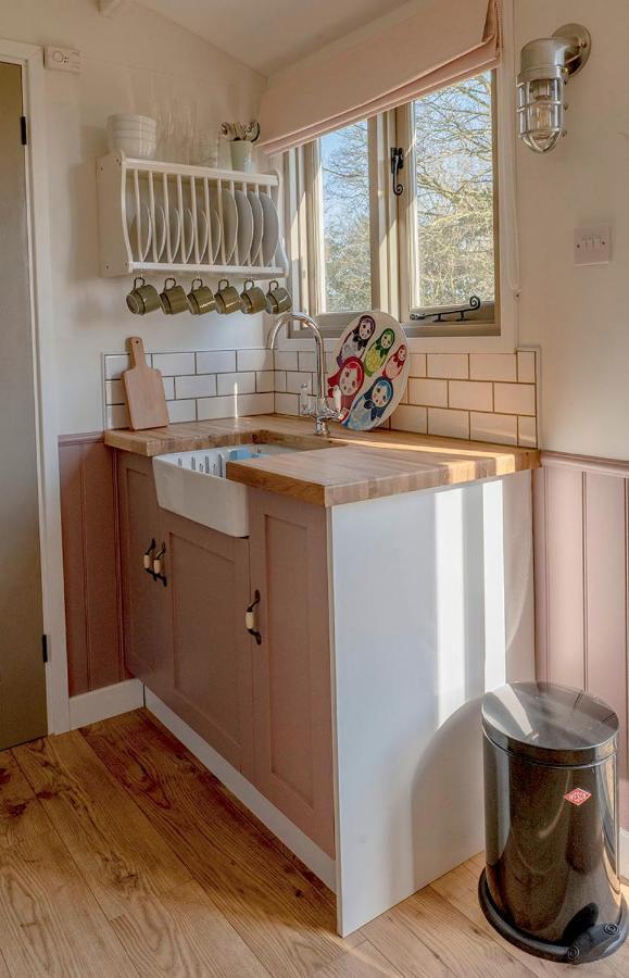 Old King William Shepherd Huts And Private Hot Tubs In North Norfolk Hunworth Экстерьер фото
