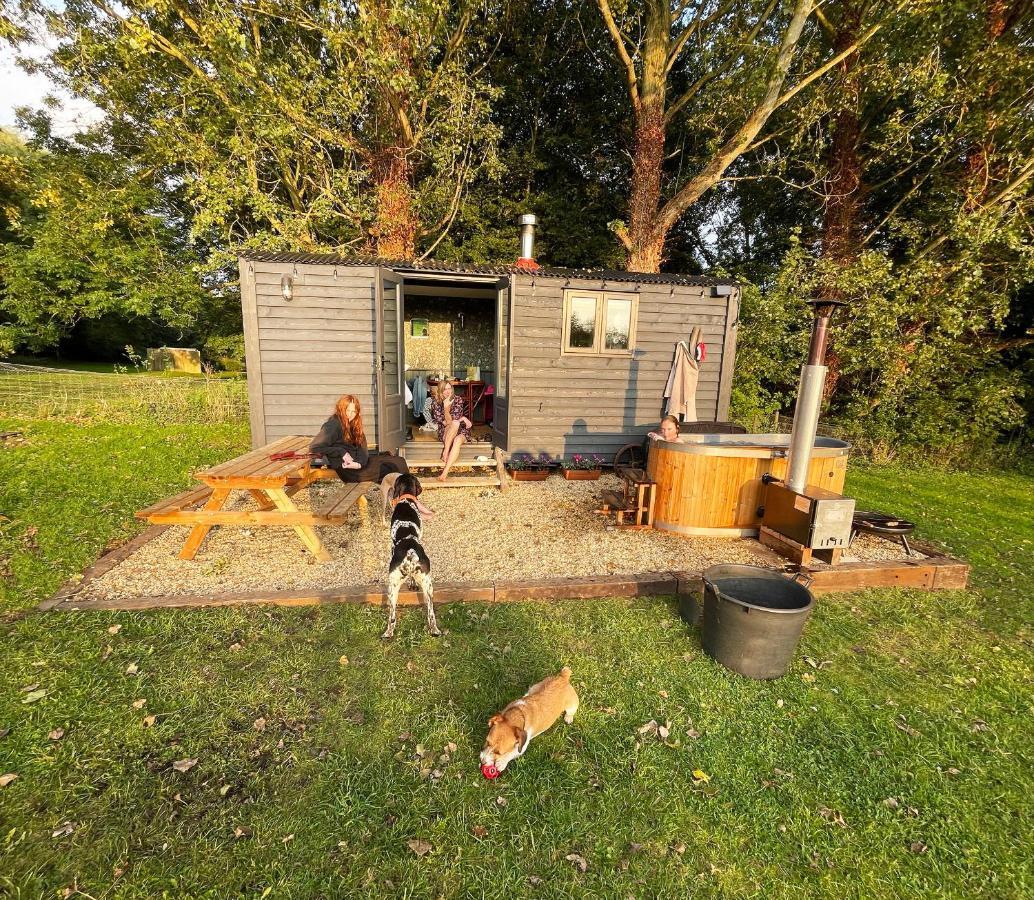 Old King William Shepherd Huts And Private Hot Tubs In North Norfolk Hunworth Экстерьер фото