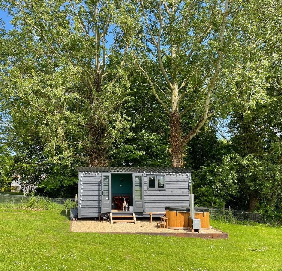 Old King William Shepherd Huts And Private Hot Tubs In North Norfolk Hunworth Экстерьер фото