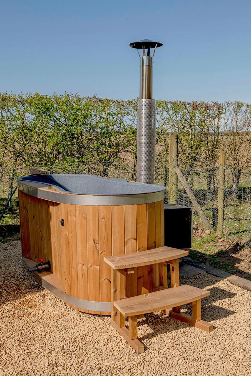 Old King William Shepherd Huts And Private Hot Tubs In North Norfolk Hunworth Экстерьер фото