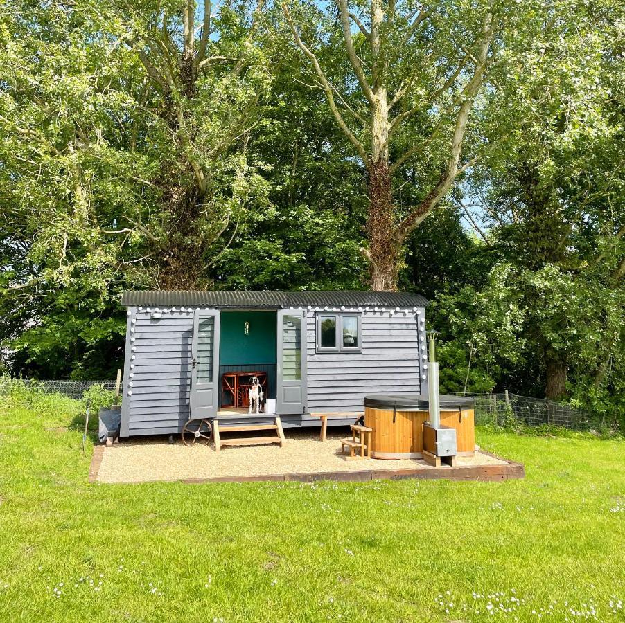 Old King William Shepherd Huts And Private Hot Tubs In North Norfolk Hunworth Экстерьер фото