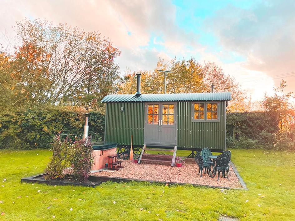 Old King William Shepherd Huts And Private Hot Tubs In North Norfolk Hunworth Экстерьер фото