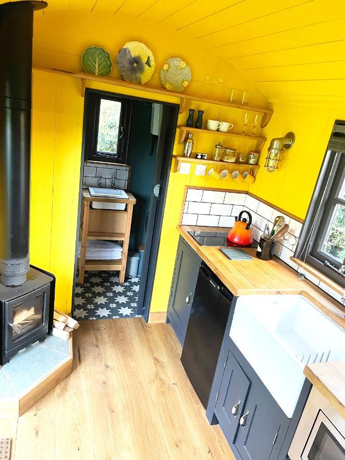 Old King William Shepherd Huts And Private Hot Tubs In North Norfolk Hunworth Экстерьер фото