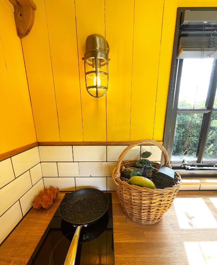 Old King William Shepherd Huts And Private Hot Tubs In North Norfolk Hunworth Экстерьер фото
